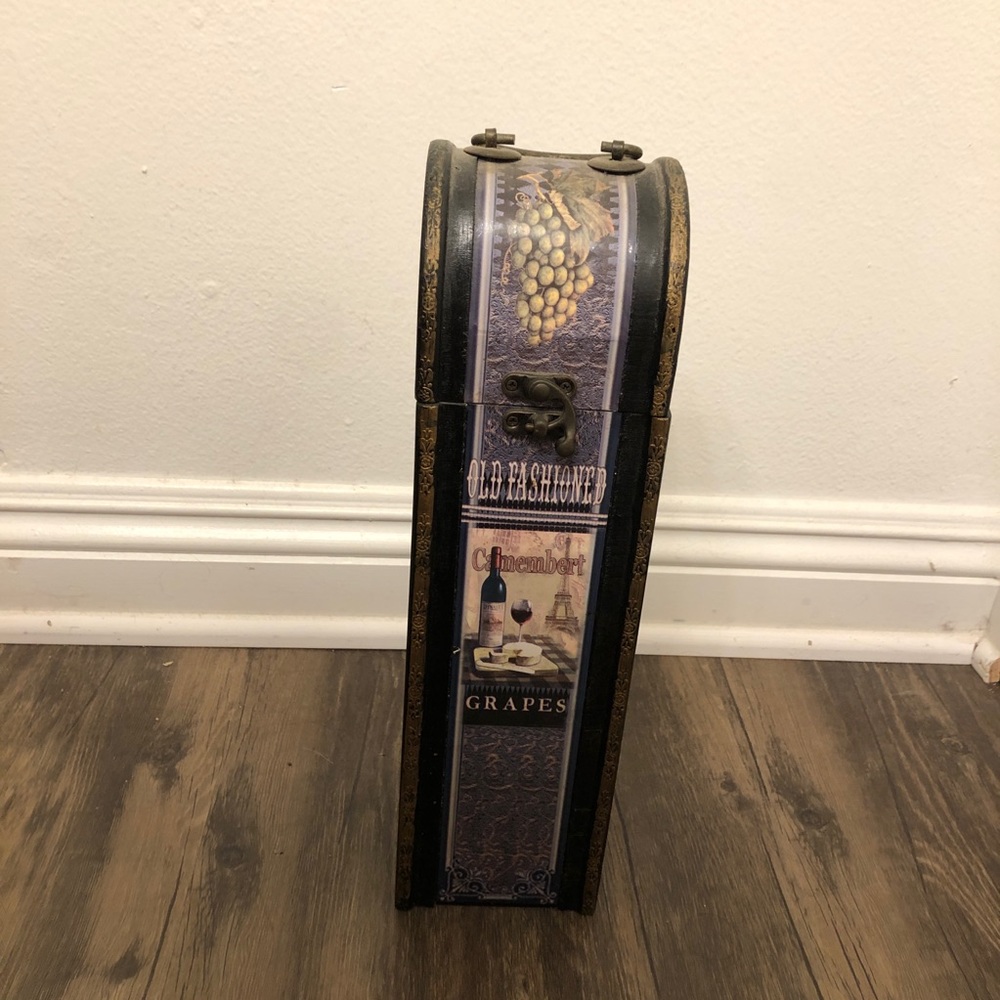 ⭐️ Vintage Wine Box